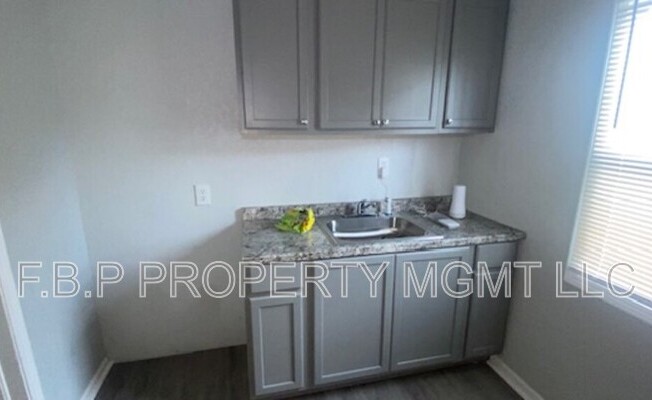 3 beds, 1 bath, 873 sqft, $1,300