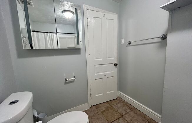 2 beds, 1 bath, $1,595