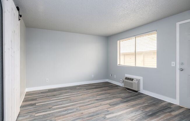 Studio, 1 bath, 650 sqft, $1,095, Unit 37