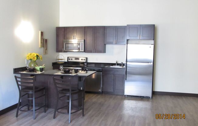 2 beds, 1 bath, 984 sqft, $2,100, Unit 222