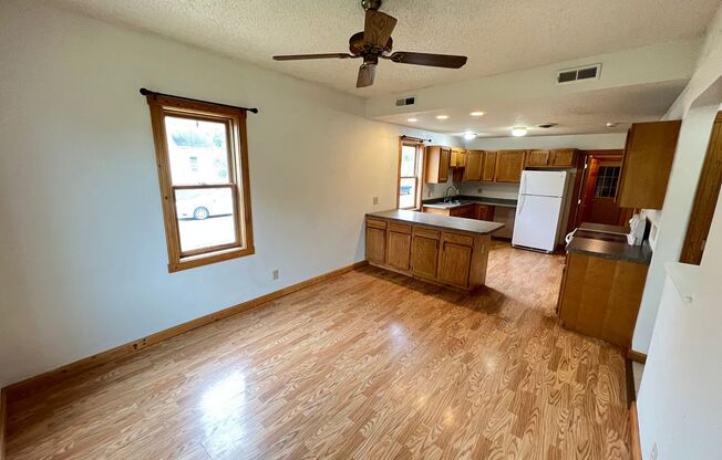 3 beds, 2 baths, $1,650