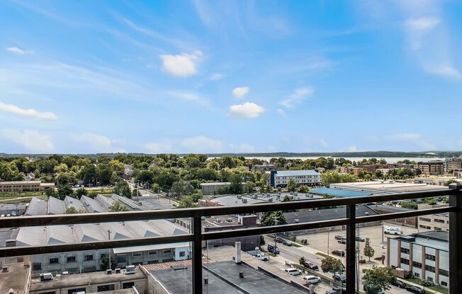 1 bed, 1 bath, 713 sqft, $1,985, Unit 1013