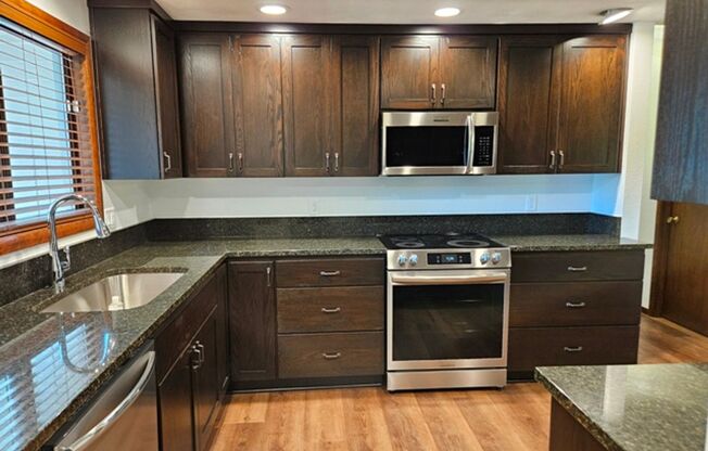 3Bd/2Ba Single Story Home-For Viewing!