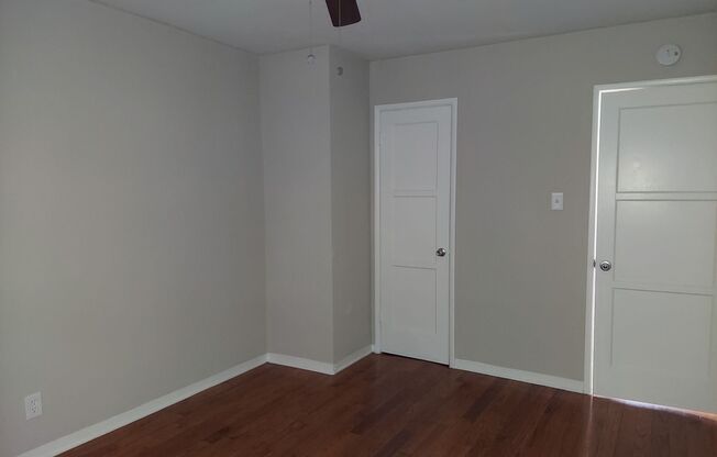 2 beds, 1 bath, $1,995, Unit 6