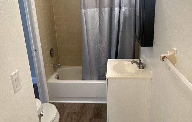 1 bed, 1 bath, 600 sqft, $1,195, Unit 184