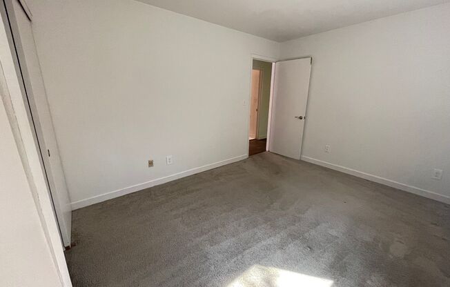 2 beds, 1 bath, $1,425, Unit 107