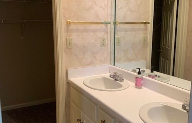 2 beds, 2 baths, $1,500