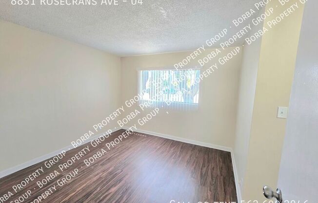 8831 Rosecrans Ave