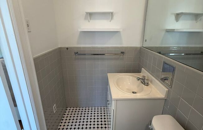 2 beds, 2 baths, 1,303 sqft, $2,200, Unit New King Edward  301