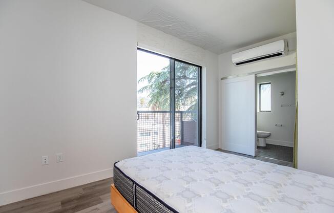 Studio, 1 bath, 208 sqft, $1,690