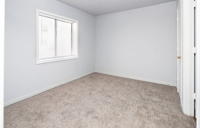 3 beds, 2 baths, 950 sqft, $1,300