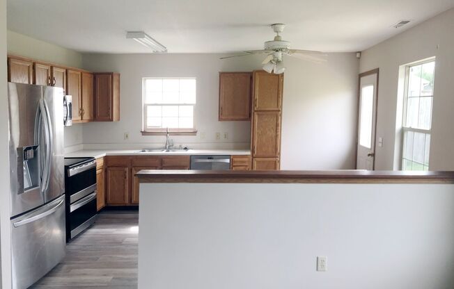 3 beds, 2 baths, $1,595