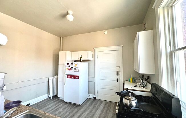 3 beds, 1 bath, 1,500 sqft, $2,400, Unit Unit 6