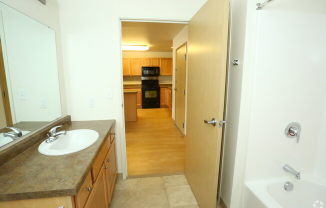 2 beds, 2 baths, 970 sqft, $1,295