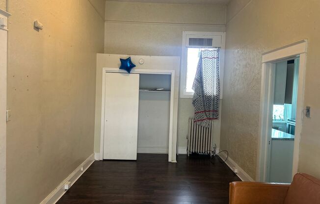 2 beds, 1 bath, $1,200