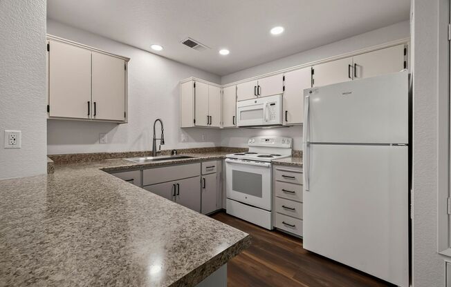 2 beds, 2 baths, 867 sqft, $1,725, Unit 74