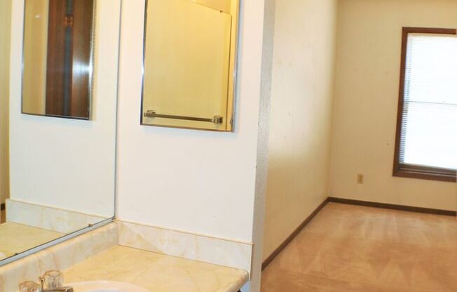 2 beds, 2 baths, 750 sqft, $1,195, Unit #05