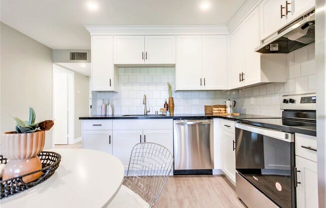 3 beds, 2.5 baths, 1,222 sqft, $3,295, Unit 34