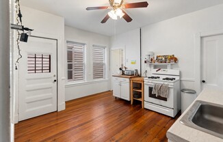 2 beds, 1 bath, 972 sqft, $3,250, Unit 1