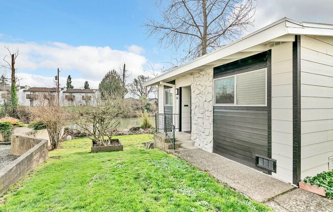 2 beds, 1 bath, 880 sqft, $1,395, Unit #1