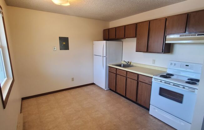 2 beds, 1 bath, 750 sqft, $695