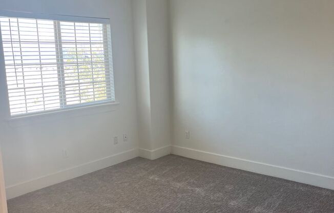 1 bed, 1 bath, 700 sqft, $1,050, Unit 197