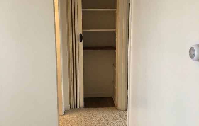 1 bed, 1 bath, 580 sqft, $595, Unit 1300-1610