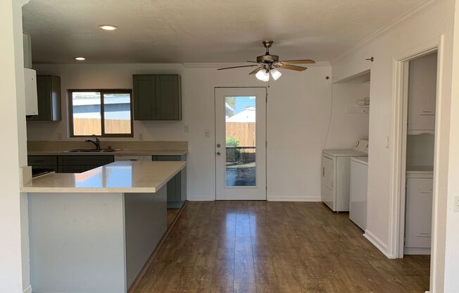 3 beds, 2 baths, $3,550, Unit 6920