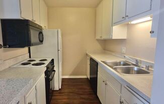 Large 2 Bedroom Condo in Fashion Valley!! With 2 Parking Spaces