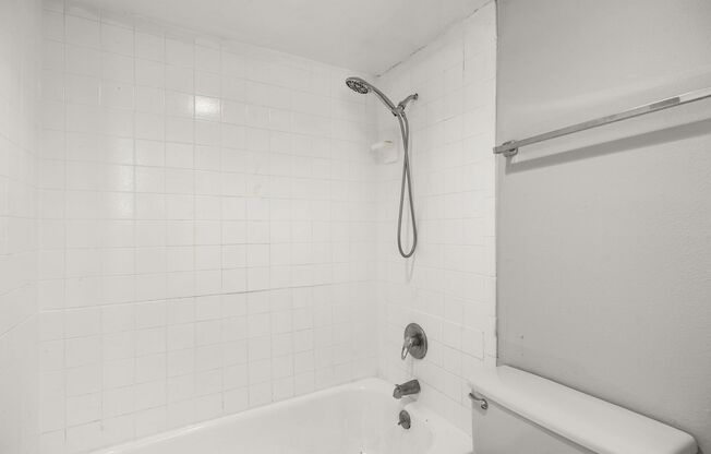 Studio, 1 bath, 420 sqft, $800, Unit 5