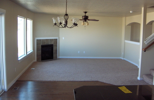 Super Meridian Location!!! Many upgrades, gorgeous  4 bedroom 2.5 bath fenced yard. Community Pool