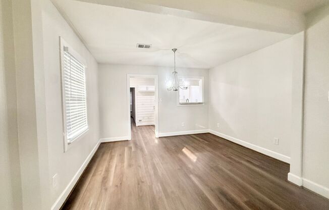 Stunning & Spacious 4/2 Home in Lake Jackson!