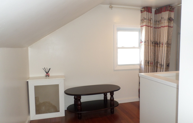 3 beds, 2 baths, $3,100