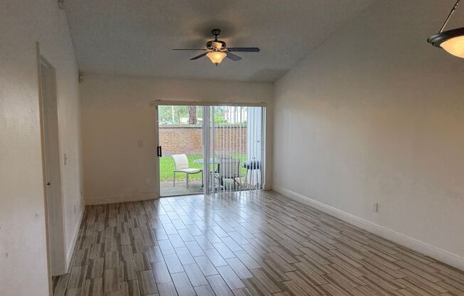 Cozy 2/2 Town Home in Meadow Woods! Available Now!