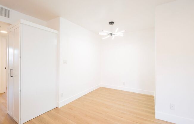 1031 N Orange Grove Ave