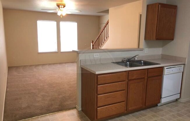 2 beds, 1.5 baths, $825, Unit 315 Creek Unit  B