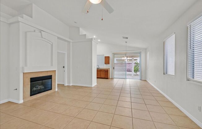 Spacious Single-Story Home with Vaulted Ceilings in Guard-Gated Palm Hills