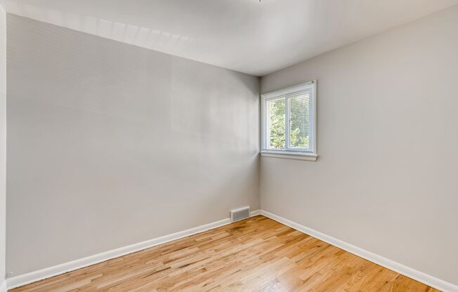 3 Bedroom 2 Bathroom Denver Home with Bonus Downstairs Kitchen