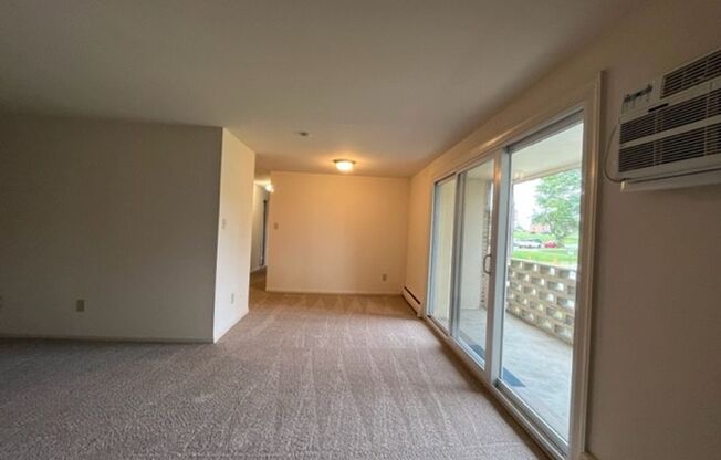 2 beds, 1 bath, 900 sqft, $1,525, Unit 123