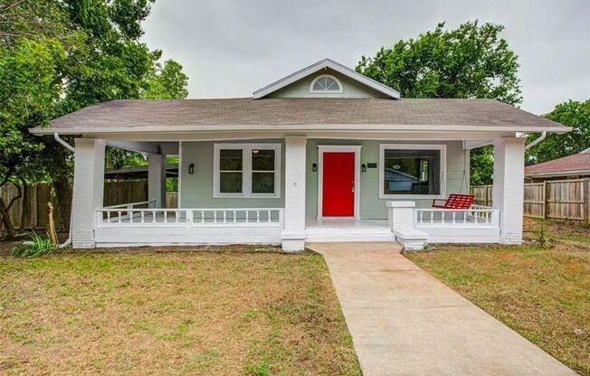 Updated Craftsman Style Home in Fort Worth!