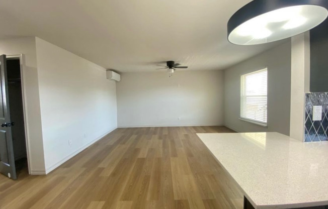 2 beds, 1 bath, 809 sqft, $1,399, Unit 41-7