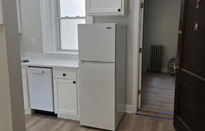 2 beds, 1 bath, $3,300, Unit 2