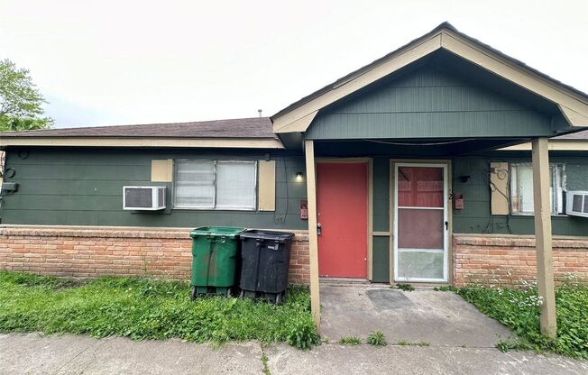 2 beds, 1 bath, 660 sqft, $795, Unit 1