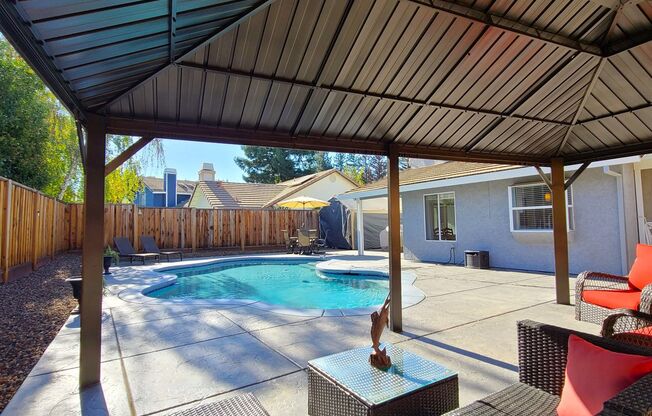 Executive Folsom Rental EXCELLENT Location and a POOL!