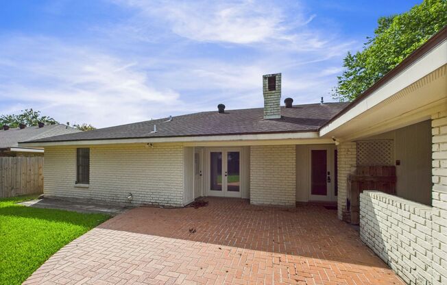 Beautiful 3 Bed, 2 Bath Home with Mother-In-Law Suite – Tons of Natural Light!