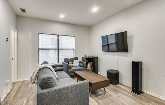 Delightful 2-Bed, 1.5 Bath in Prime Dallas Location