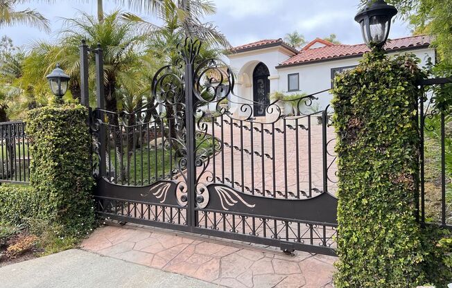 114 S LAYTON DR