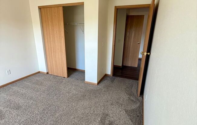 2 beds, 1 bath, 1,012 sqft, $1,575, Unit 95-302