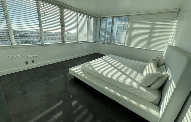 1000 West Ave