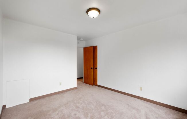 2 beds, 1 bath, 800 sqft, $475, Unit 2117 Brownsville Road - C32